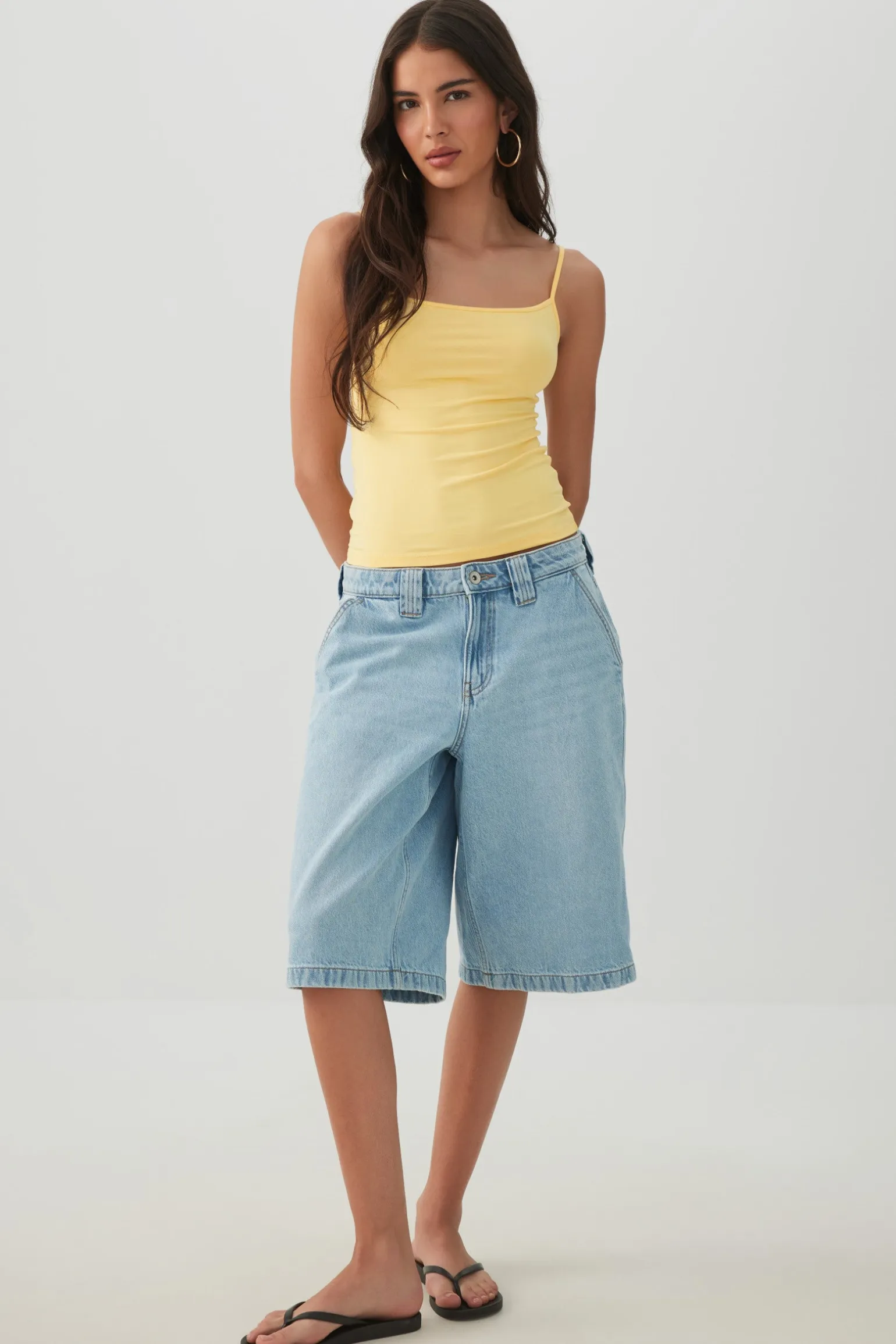 Basic Scoop Neck Crop Tank Top