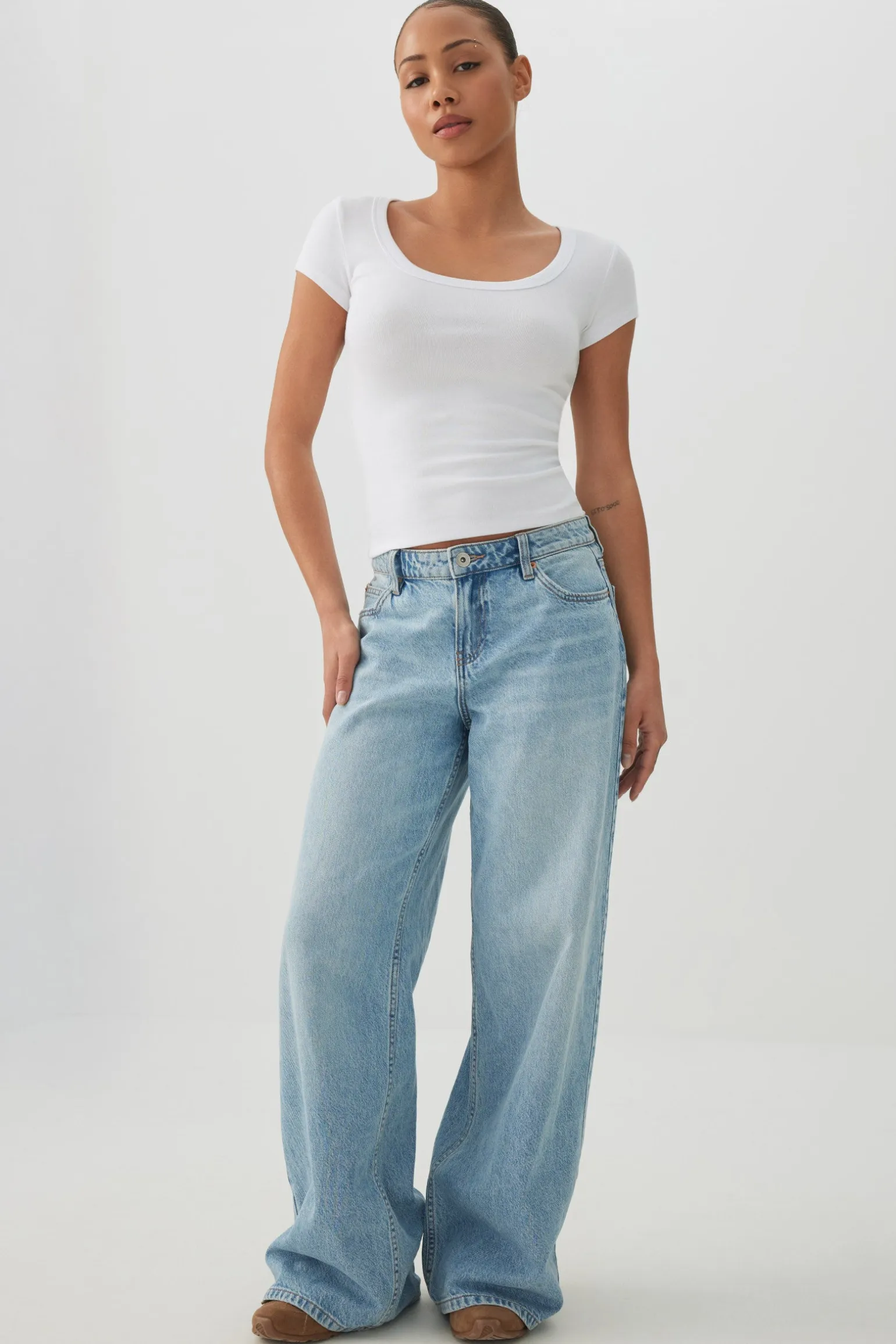 Fine Rib Scoop Neck Crop T-Shirt