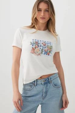 Fitted Graphic T-Shirt