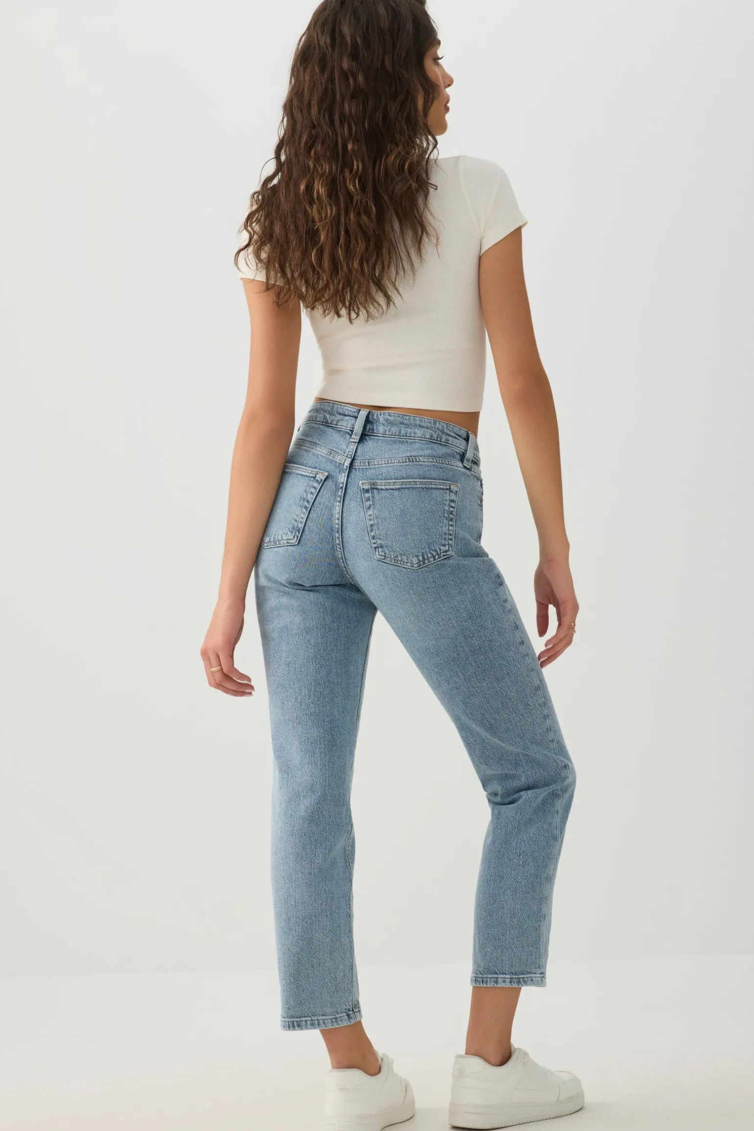 High Rise Slim Straight Jeans