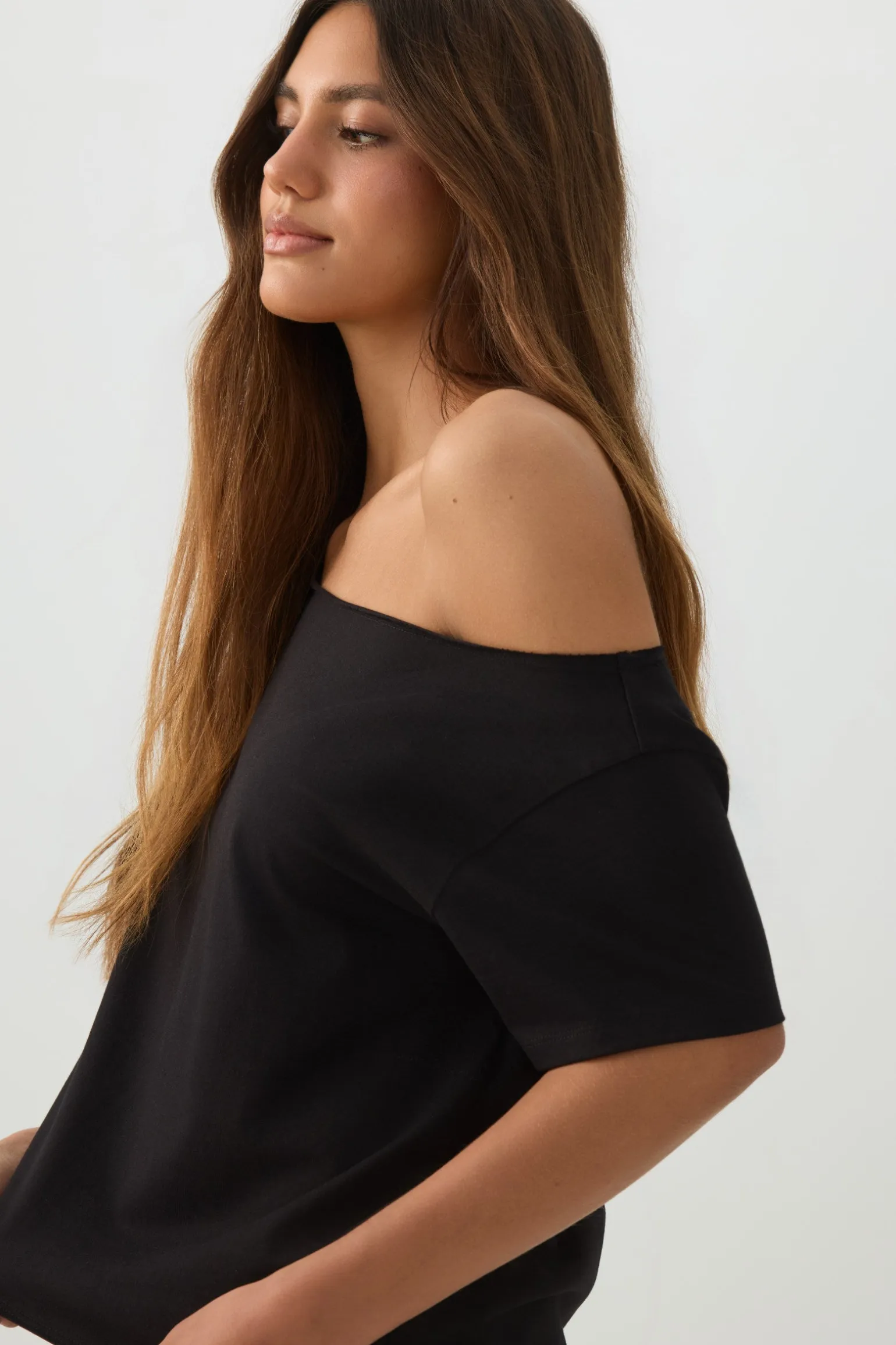 Jersey Off-Shoulder T-Shirt
