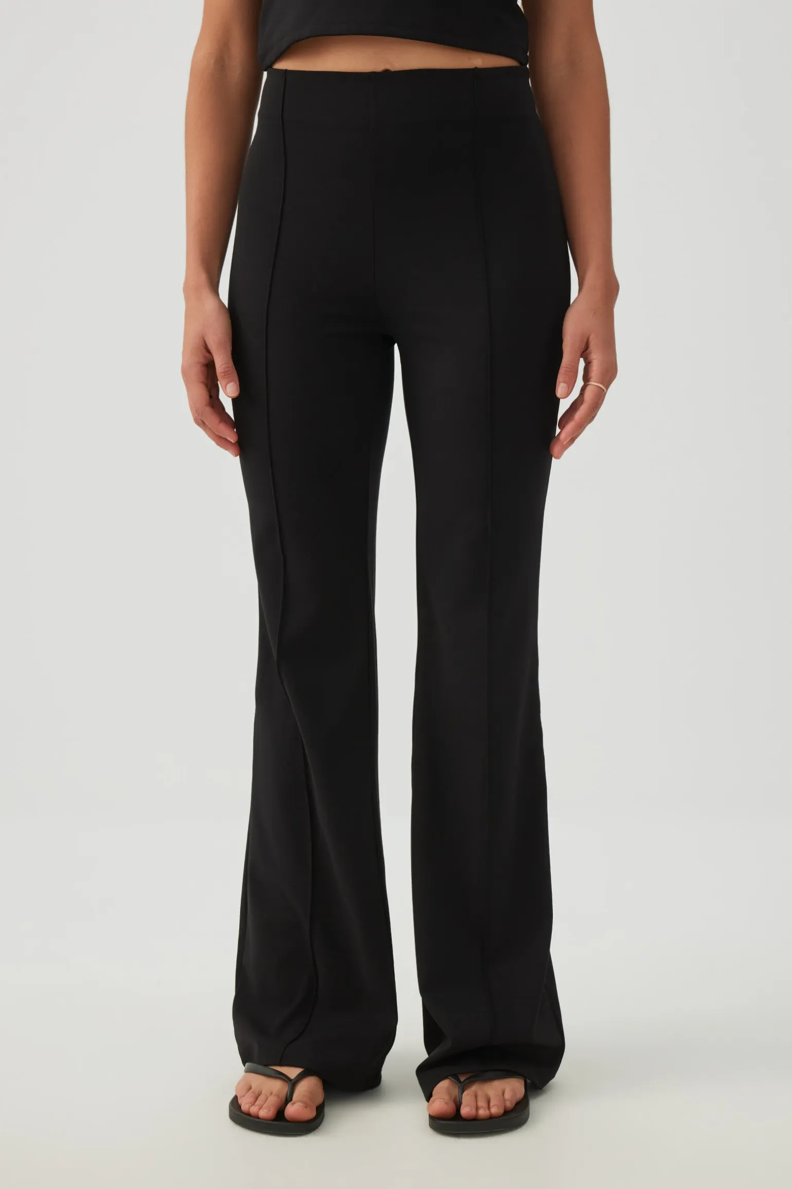 Knit Flare Leggings with Pintuck