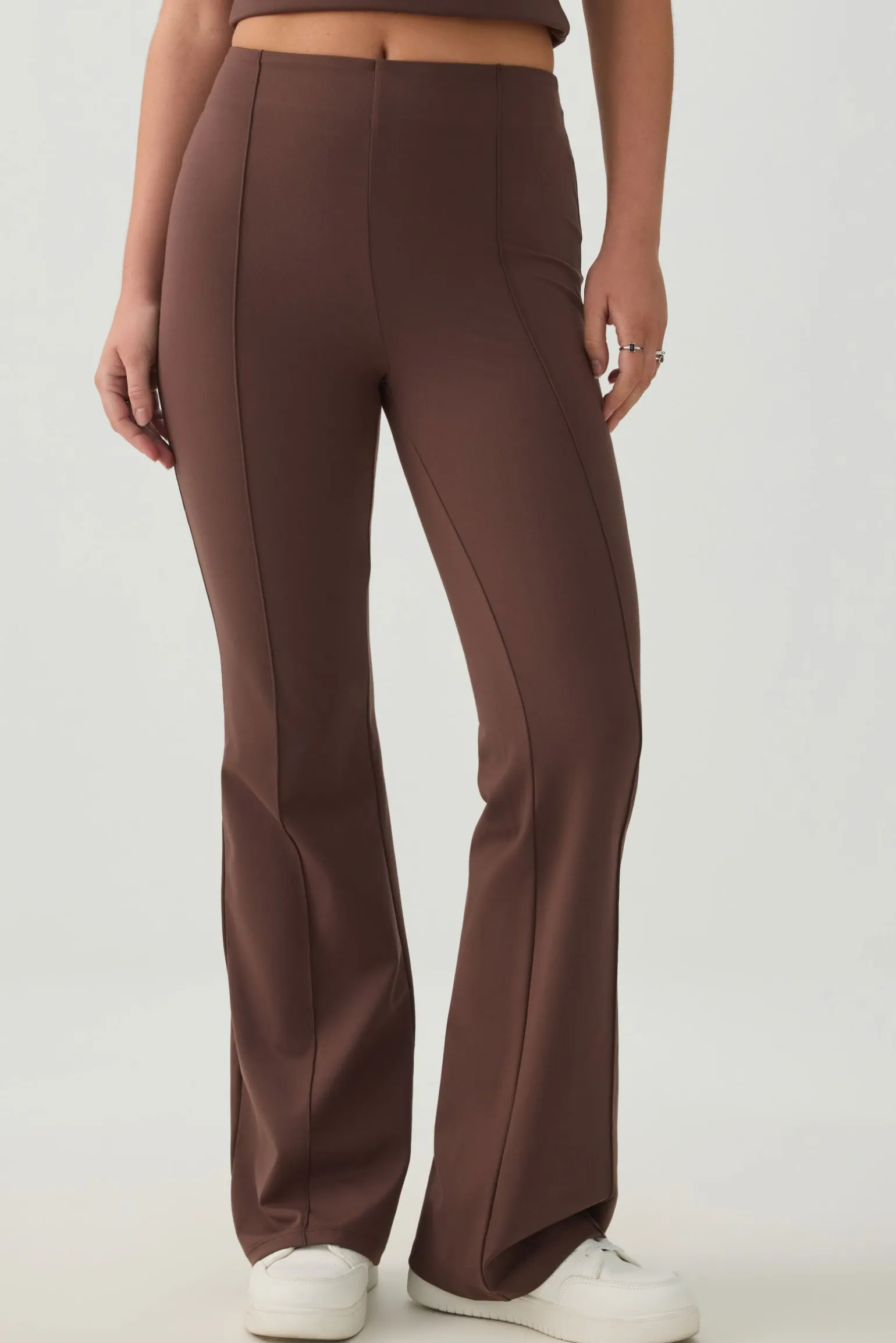 Knit Flare Leggings with Pintuck