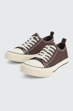 Low Top Sneakers with Toe Cap