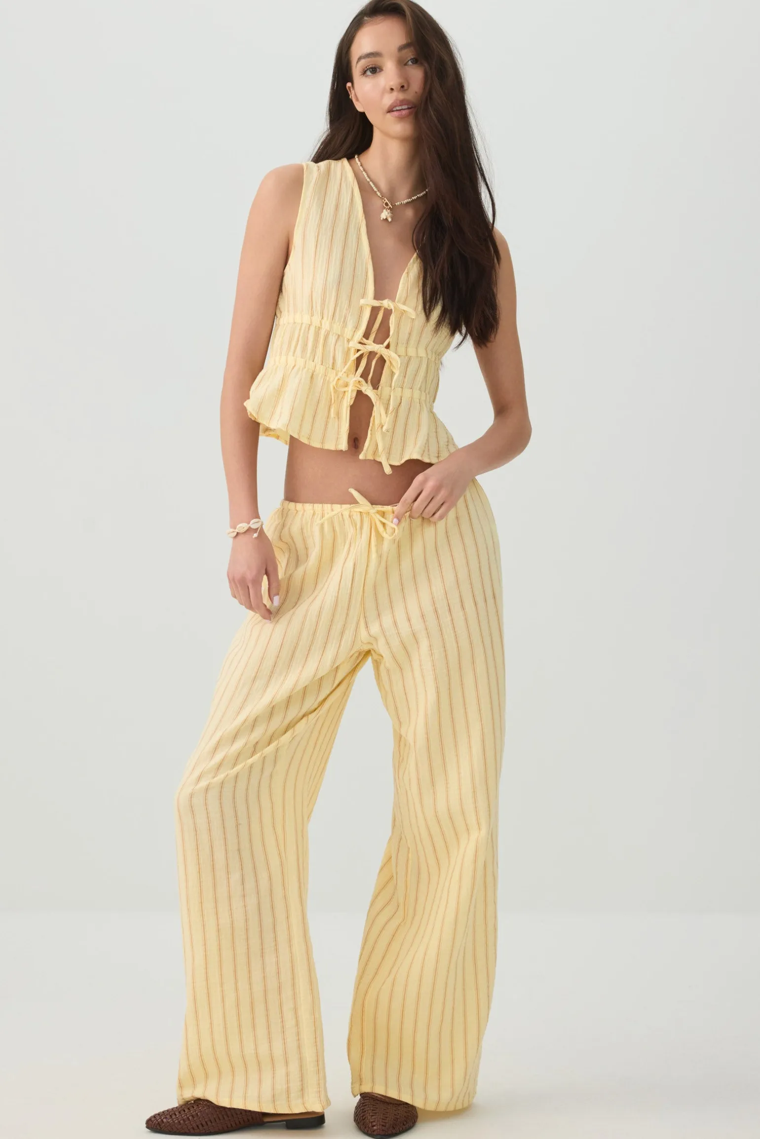 Mid Rise Pull On Wide Leg Pant