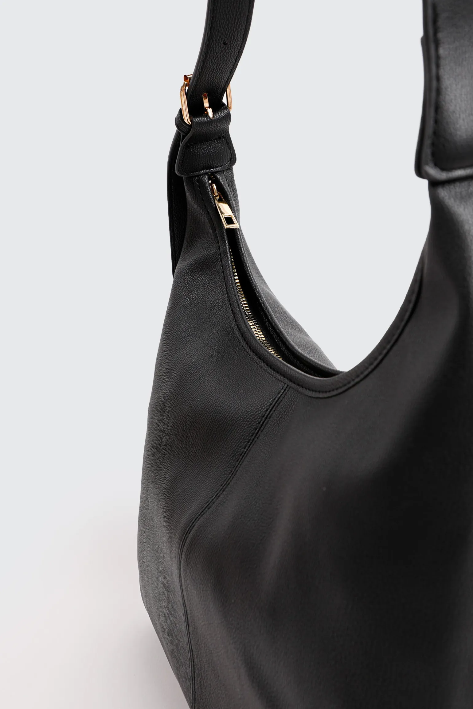 Relaxed Shoulder Bag