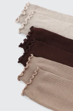 Ribbed Scalloped Edge Crew Socks