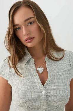 Short Sleeve Fitted Blouse