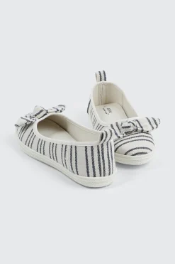 Slip On Sneakers with Bow